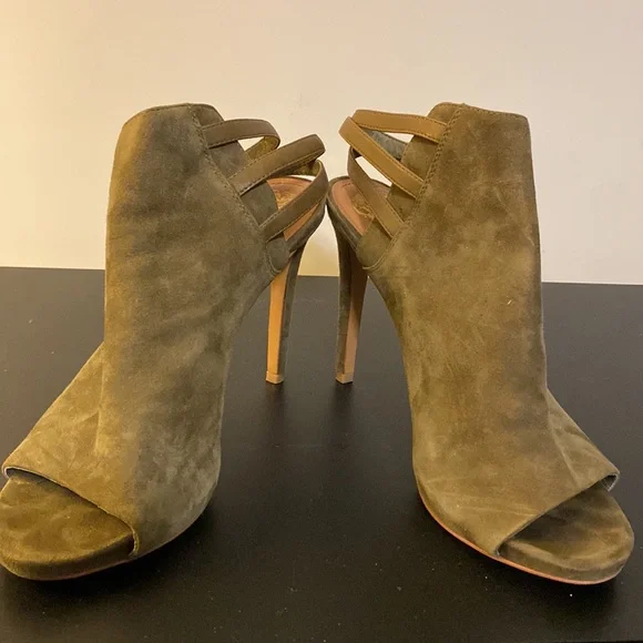 Vince Camuto Olive Suede Heels - Picture 8 of 10